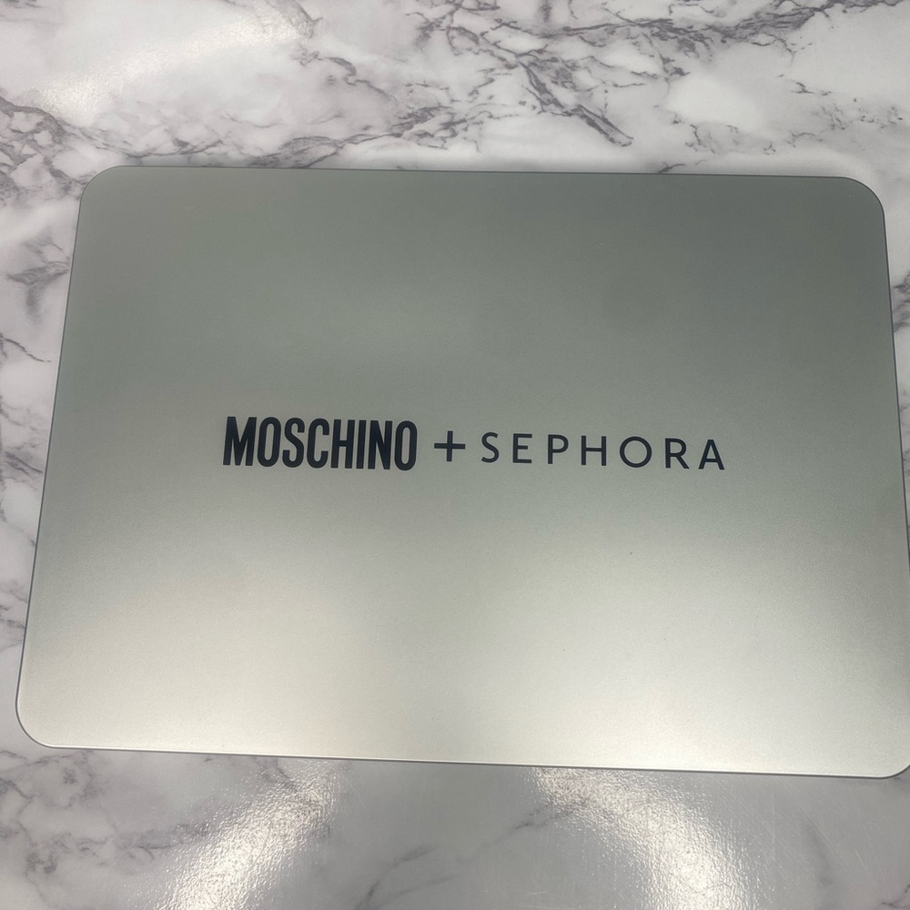 Moschino + Sephora Silver Laptop Eyeshadow Palette - Picture 10 of 12